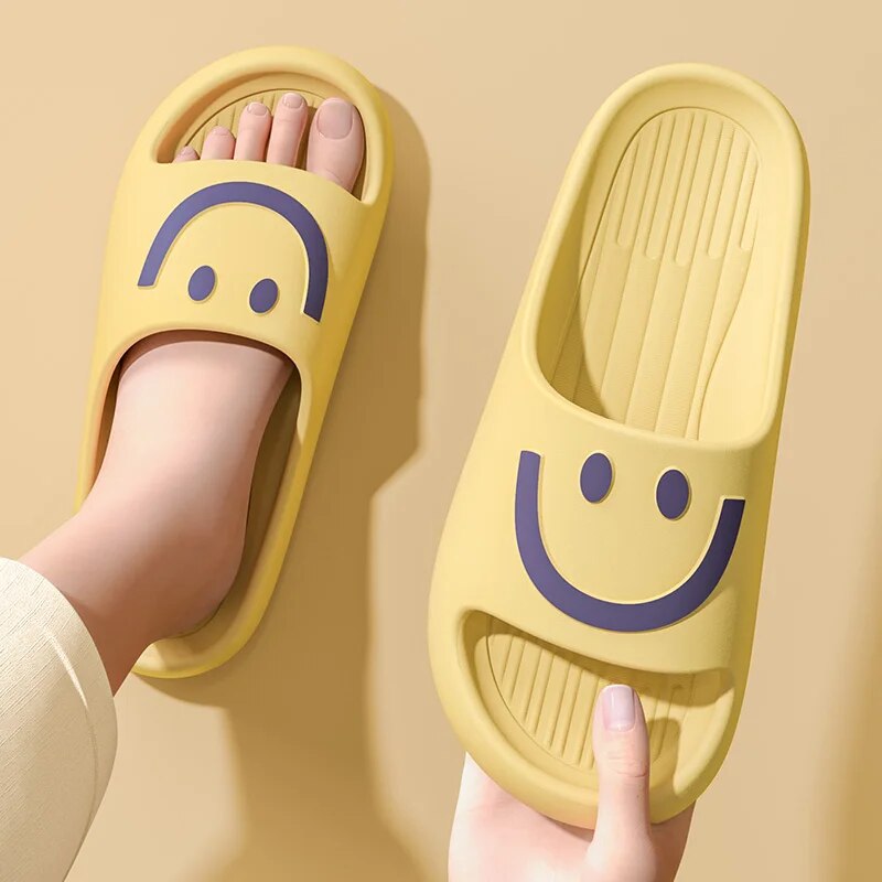 Women Shoes Sandals - Klapki w kształcie chmurki z uśmiechem